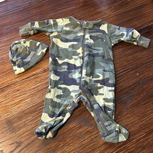 Sleeper with matching hat, army print